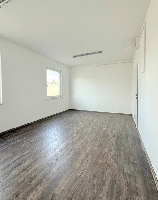 Büro mit Parkplatz Himberg